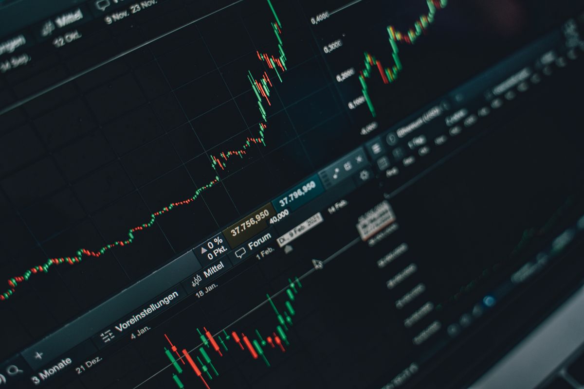 25,644 BTC leave centralized exchanges in 24 hours — strongest outflow in 6 months as on-chain whales accumulate