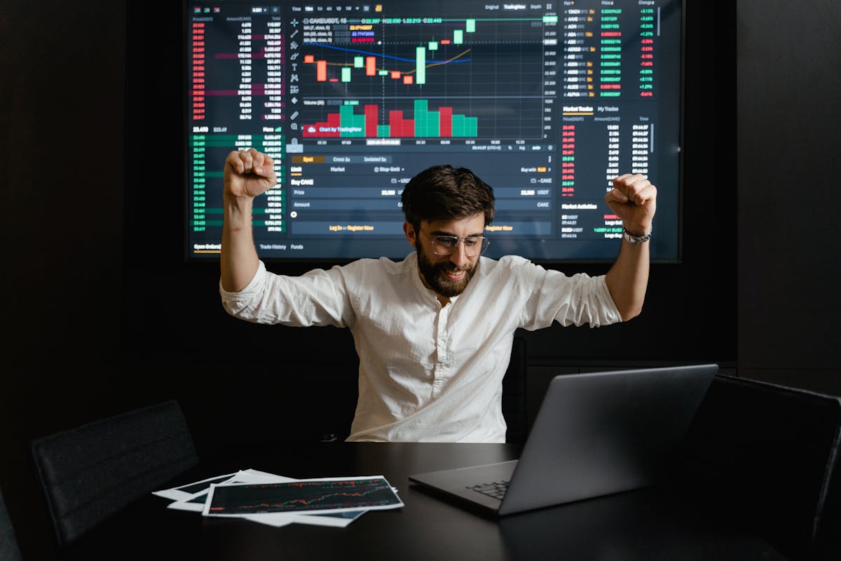 Altcoin ETF rotation accelerates as XRP and SOL funds absorb inflows while BTC ETFs bleed