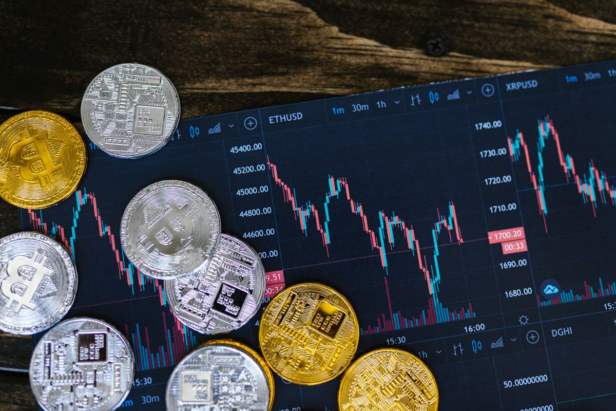 Bitcoin holds $62,694 on SpaceX IPO day — range-bound for 6 days between $60K-$63K as the market waits for FOMC to deliver the next directional catalyst