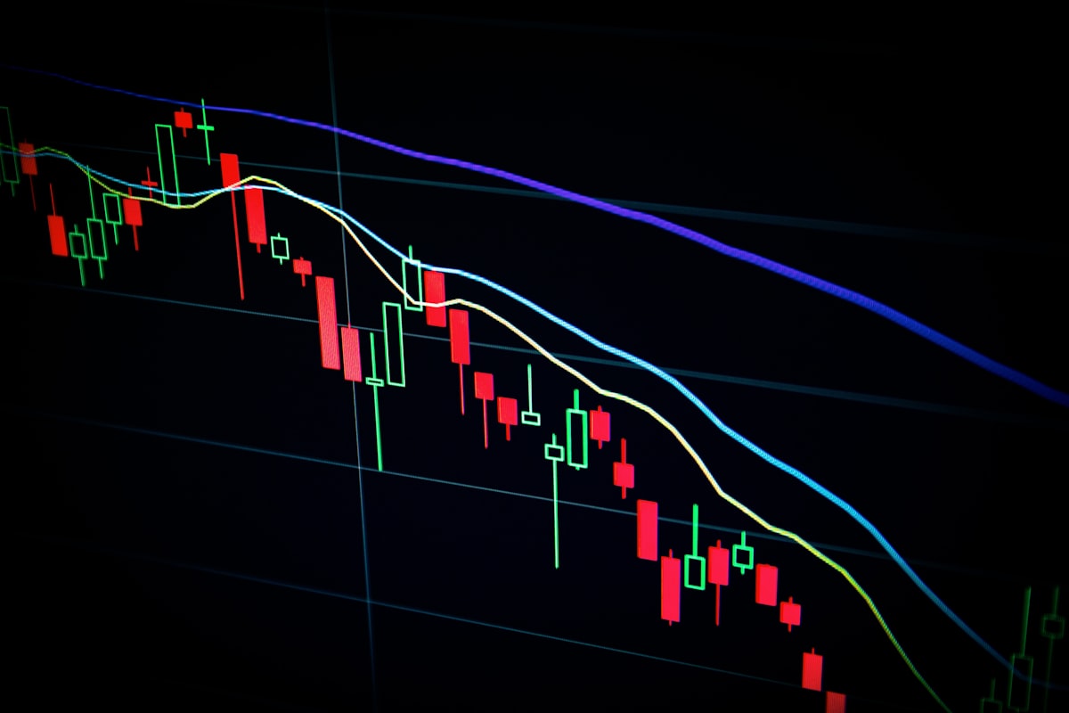 Bitcoin market analysis chart showing price action and whale accumulation